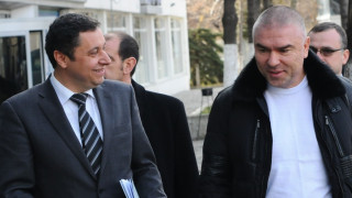 Улицата разведе семейство Адамс 