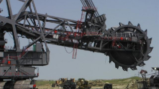 Доминото с тецовете удари и мините  