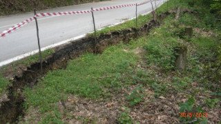Спасяват две села от свлачища 
