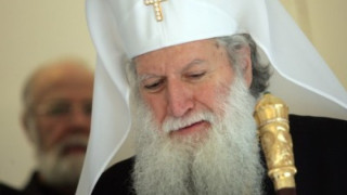 Патриархът с молебен за помирение на народа