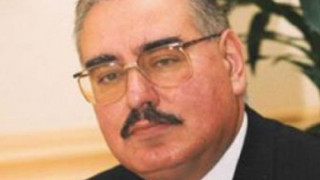 Искат съветник на Първанов за премиер
