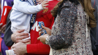 Жената на Рууни нападна сър Алекс
