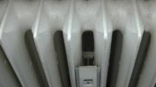 Топлото заля със студен душ половин София
