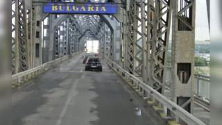 Румънци рекетират на "Дунав мост"