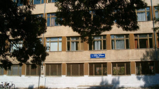 Бил Гейтс дава дипломи от Видин