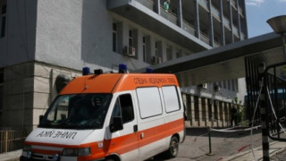 Кола удари първолак на пътя