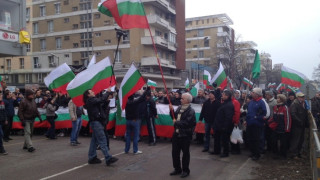 Блокираха Аспаруховия мост във Варна