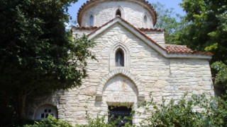 Реставрират стенописи в параклиса в Двореца в Балчик