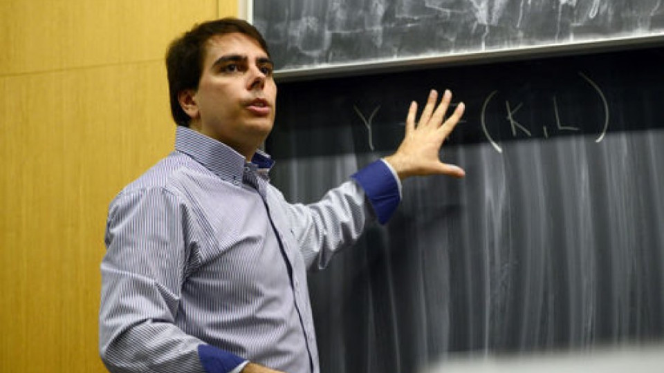 Възпитаник на Харвард поема икономиката | StandartNews.com
