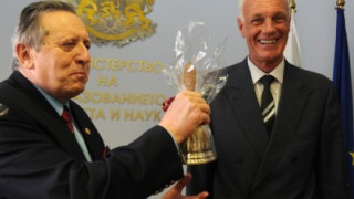 Време е учителят да се почита като попа