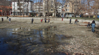 Събират 750 тона пясък от улиците