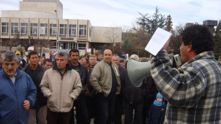 Металурзи остават в стачна готовност