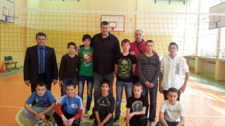  Любо Ганев стана почетен член на школски тим