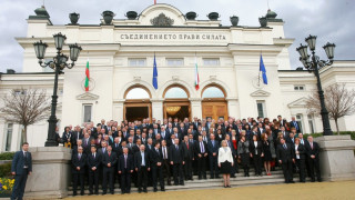 Депутати се пишат безработни