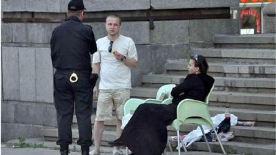 Младежите на ГЕРБ се заредиха пред ЦИК | StandartNews.com
