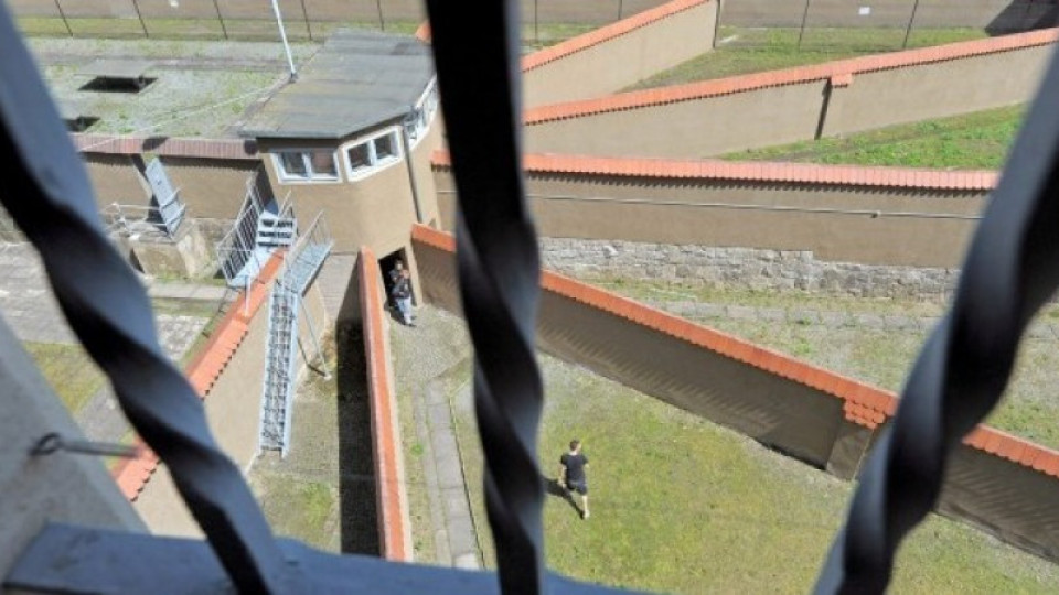 Затворник взе 6-ма заложници в Гърция | StandartNews.com