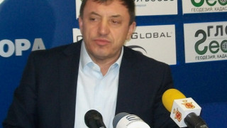 Алексей казва политиците, замесени с Брендо