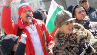 Партии никнат върху протеста