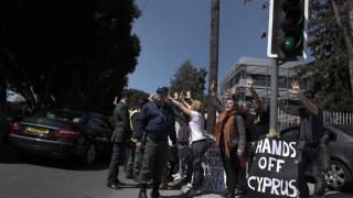 Кипър отложи за вторник шоковия данък