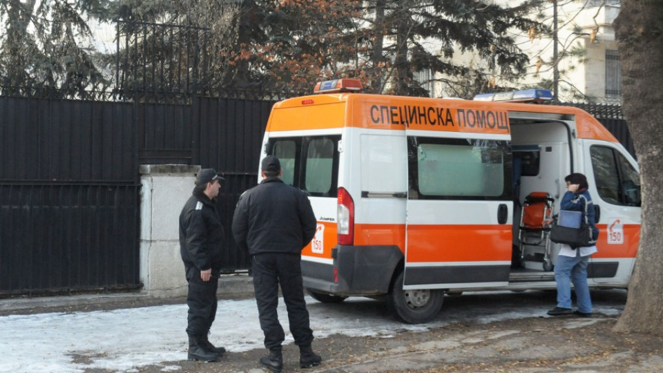 Спешна помощ си иска телефон 150 | StandartNews.com