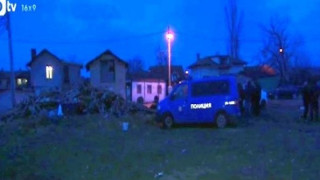 Мъж застреля двама в дома им (обновена)