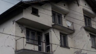 Укрепват църкви след труса