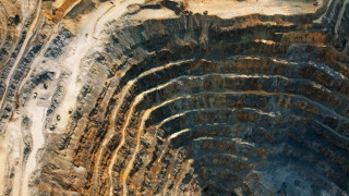 Трус блокира 17 полски миньори на 600 м под земята