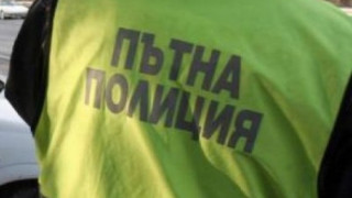 Хлапак без книжка потроши дете и баща си на пътя