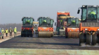 Пестим 28 млн. евро годишно с ремонт на шосета 
