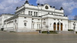 ГЕРБ наказва депутати на помощи