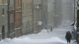 Мартенска зима мъчи Европа