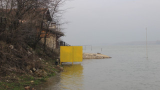 Дунав пълзи към къщите