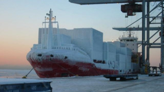 Откъртили се парчета лед с 500 души в Рижкия залив
