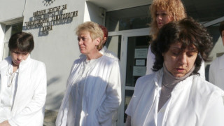 Чиновници спъват доктори за стипендии
