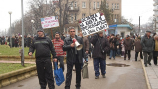 Лекарският протест в Лом тръгна по улиците