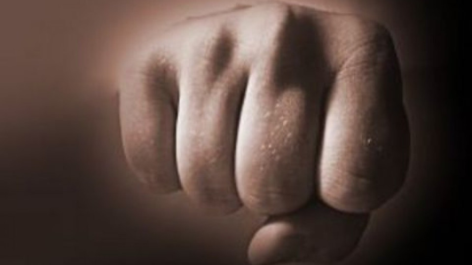 Държаха под ключ и биха мъж в Бургас | StandartNews.com