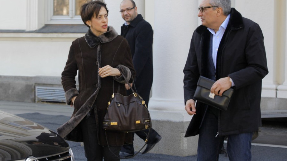 Командира пак ухажва Надежда | StandartNews.com