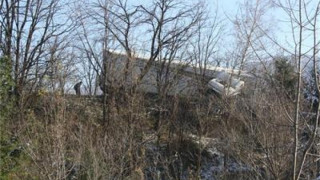 Тир се обърна и затвори пътя за Драма