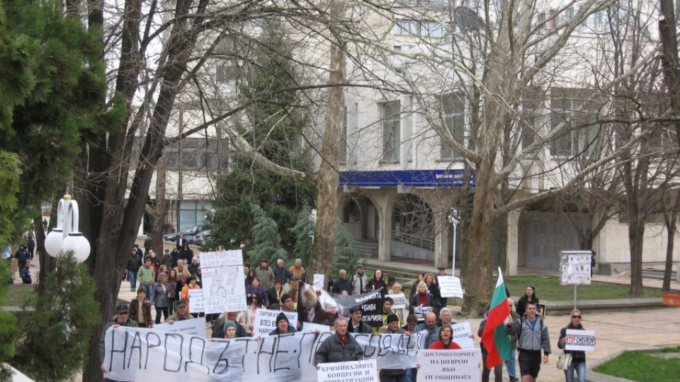 Протестиращите срещу шистов газ искат закон за забраната му | StandartNews.com