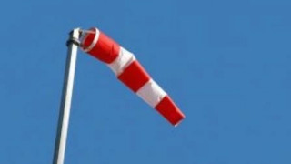 Силен вятър брули половин България