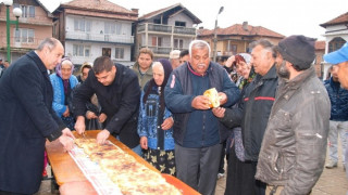 Роми похапнаха бюрек за празника си