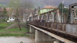 Роми почетоха жертвите от Втората световна война и се веселиха на празника си