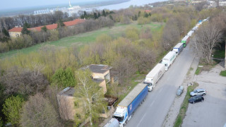 Пуснаха движението на ТИР-ове по Дунав мост