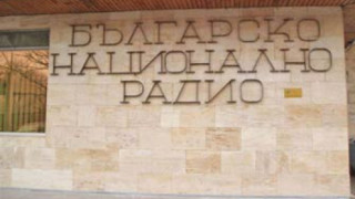 Редят 77 фотографии в радио