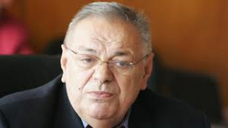 Ваят Желязко Христов върху 800-килограмова морена