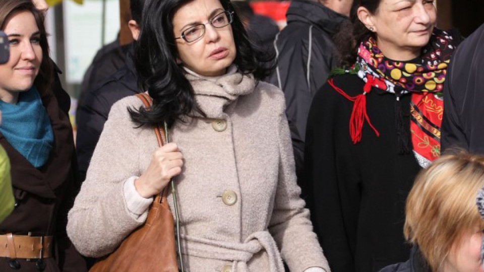 Кунева тръгна на поход за нормалност | StandartNews.com