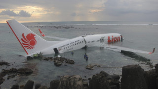 Самолет падна в морето