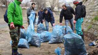 Пролетно почистване и в Свети Влас