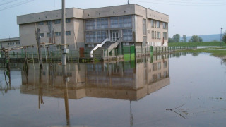 Подпочвени води наводниха 50 къщи в село Долни Цибър