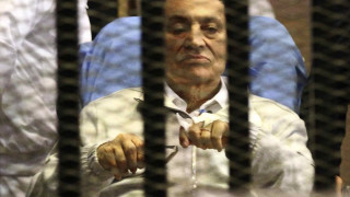Пращат Мубарак обратно в затвора
